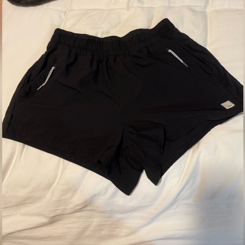 Vuori Shorts